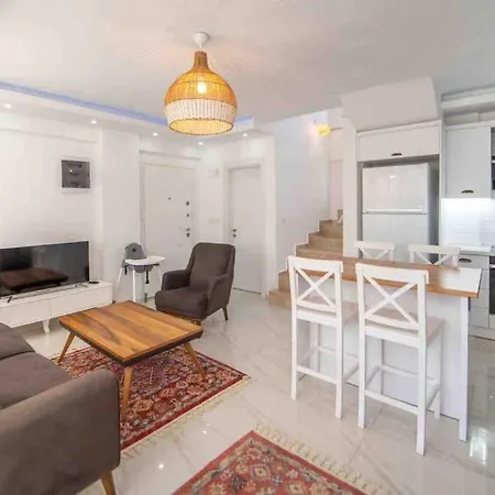 Oeluedeniz,hisaroenue Mevkisi Havuzlu Muestakil Hotel *