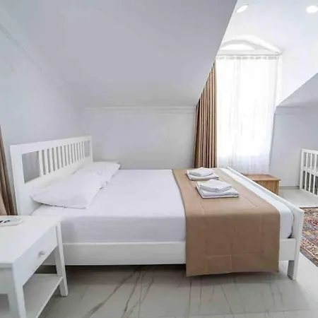 Oeluedeniz,hisaroenue Mevkisi Havuzlu Muestakil Fethiye