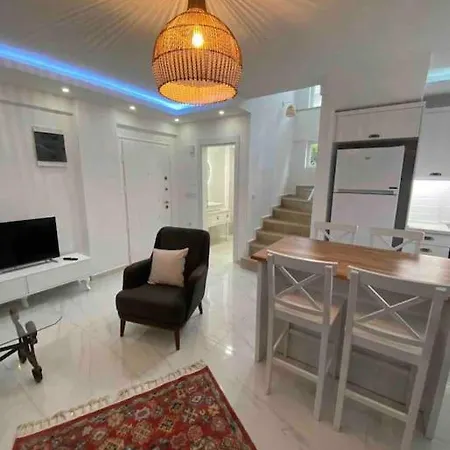 Oeluedeniz,hisaroenue Mevkisi Havuzlu Muestakil Hotel *