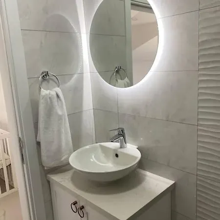 Oeluedeniz,hisaroenue Mevkisi Havuzlu Muestakil *